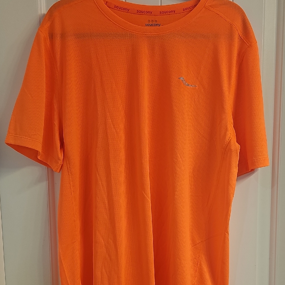 Saucony Men's Vibrant Orange Athletic Tee